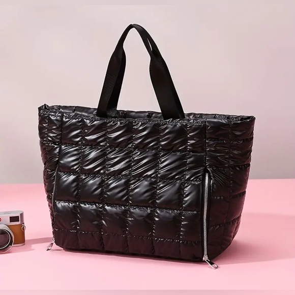 Handbags - 🖤New🖤 Black Quilted Tote Bag